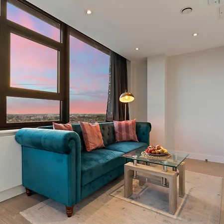 Heathrow Apartment Sleeps 4 Sunbury-on-Thames Exterior photo