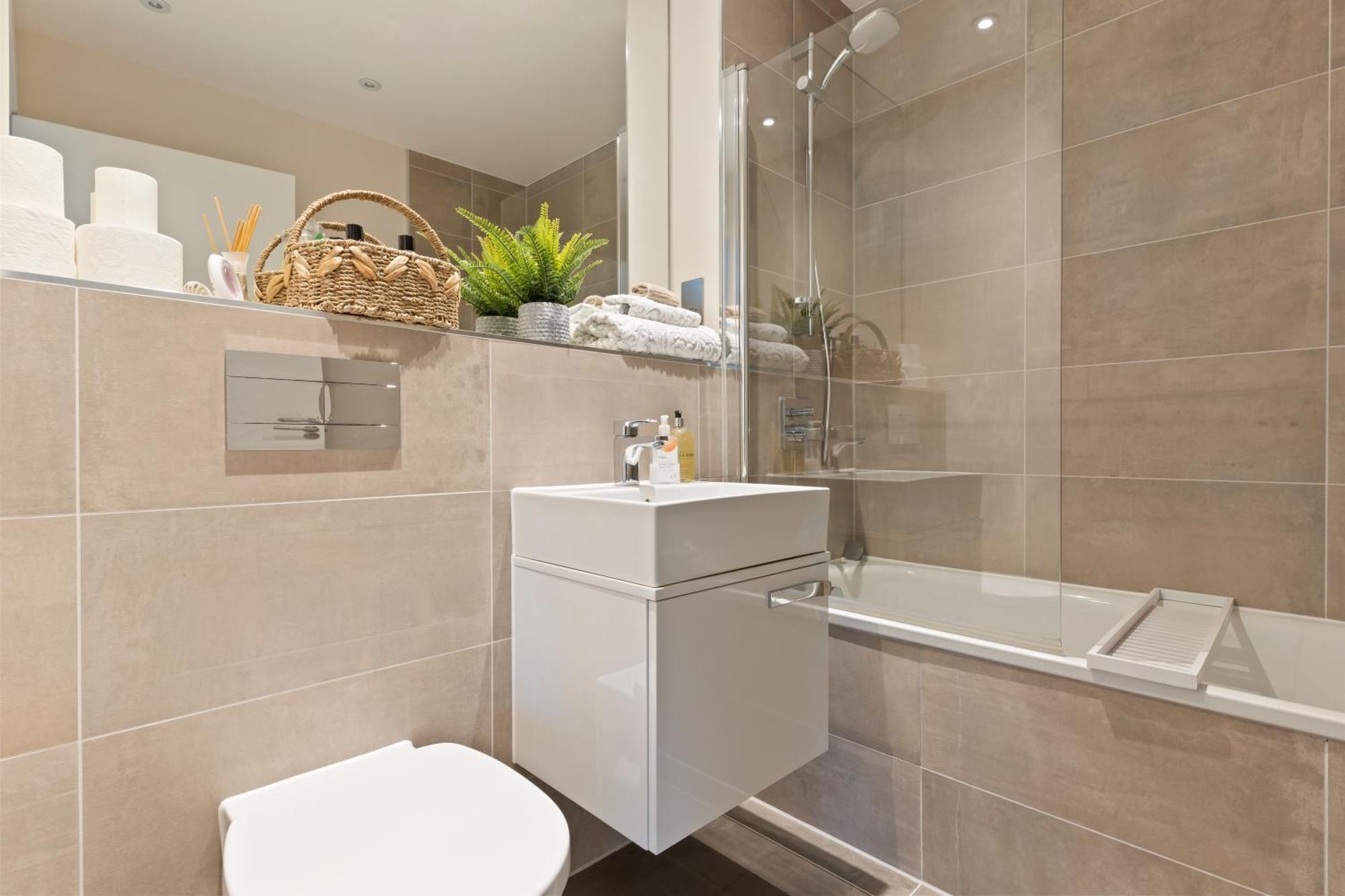 Heathrow Sleeps 4 *