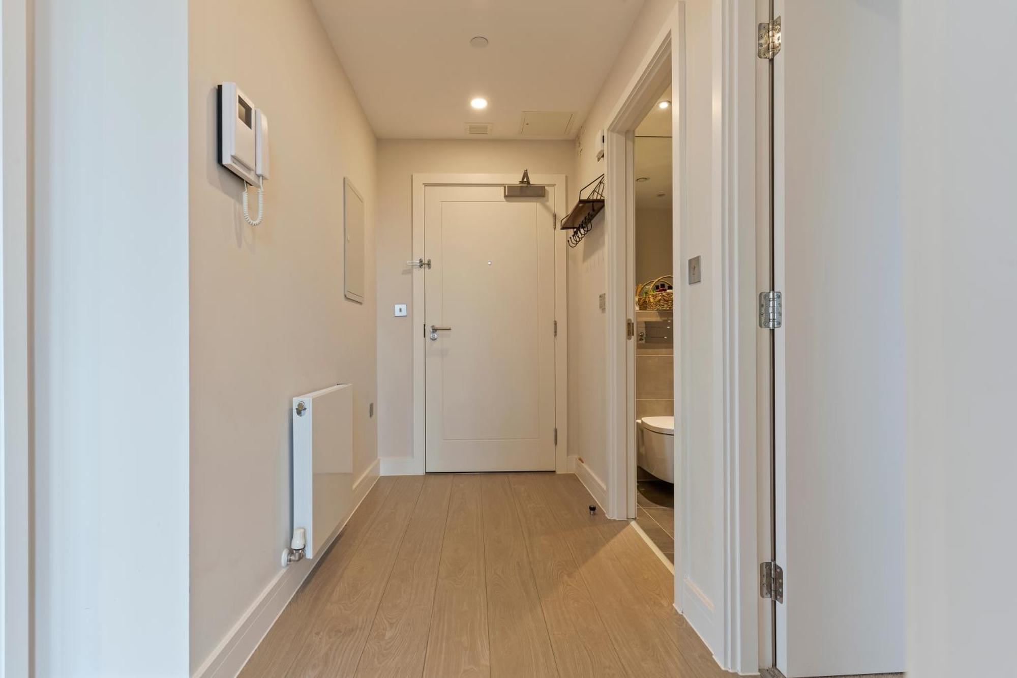 Heathrow Sleeps 4 Apartment *